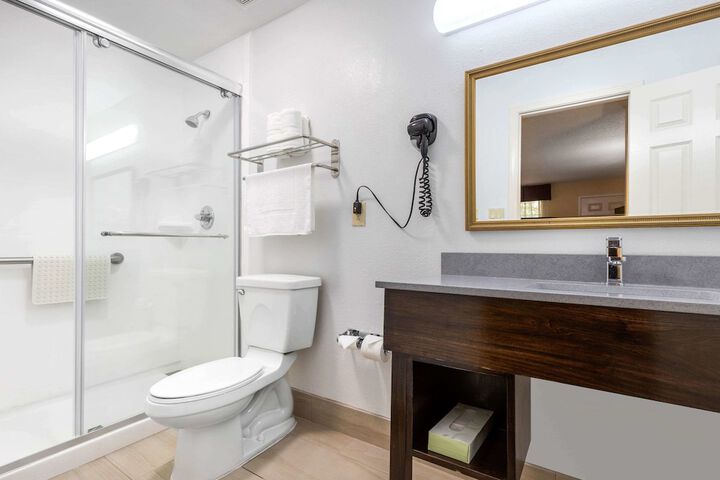 Room 32 of 43