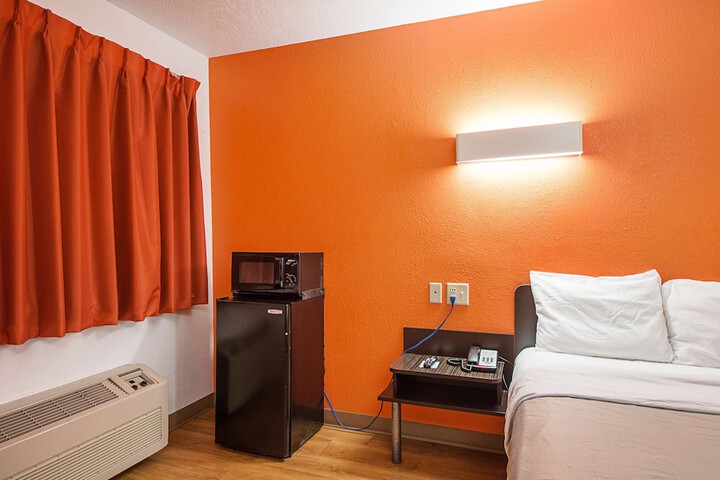 Room 28 of 35