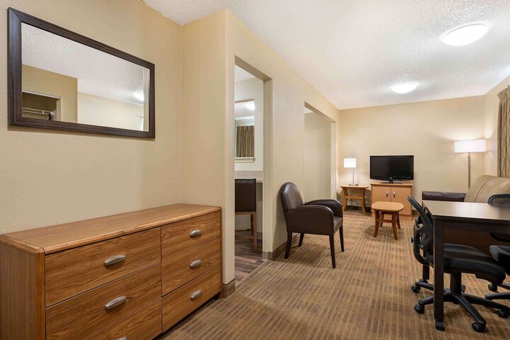 Room 14 of 28