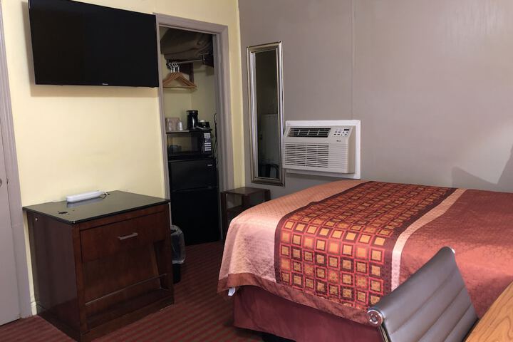 Room 15 of 30