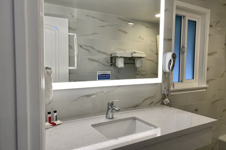 Room 34 of 152