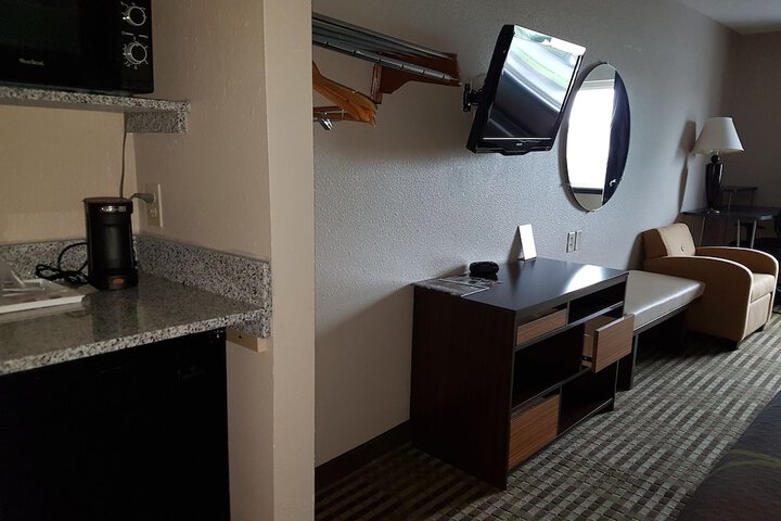 Room 7 of 33