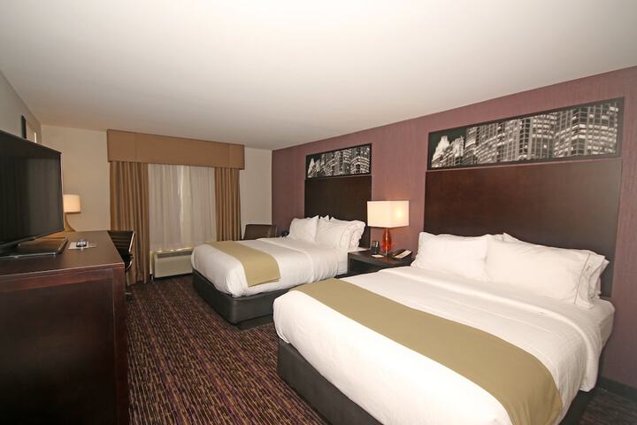 Room 32 of 47