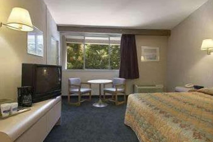 Room 3 of 6