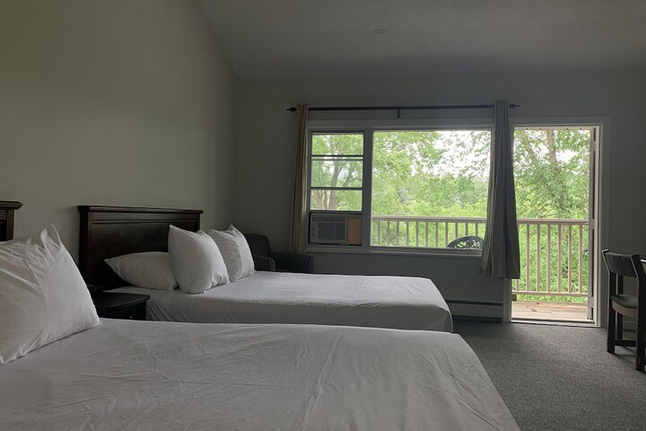 Room 52 of 104
