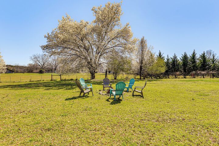 the Farmhouse in Fort Lawn w / Fire Pit & Deck!