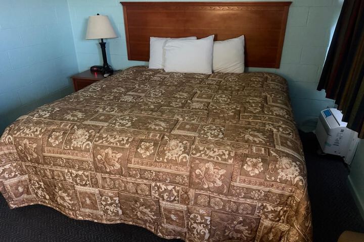 Holiday Host Motel & RV Park