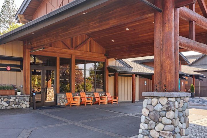 Riverhouse Lodge