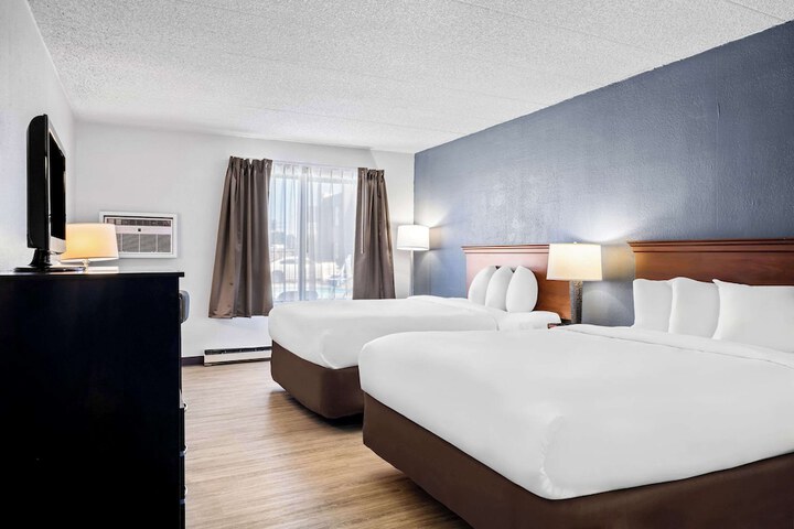 Room 34 of 40