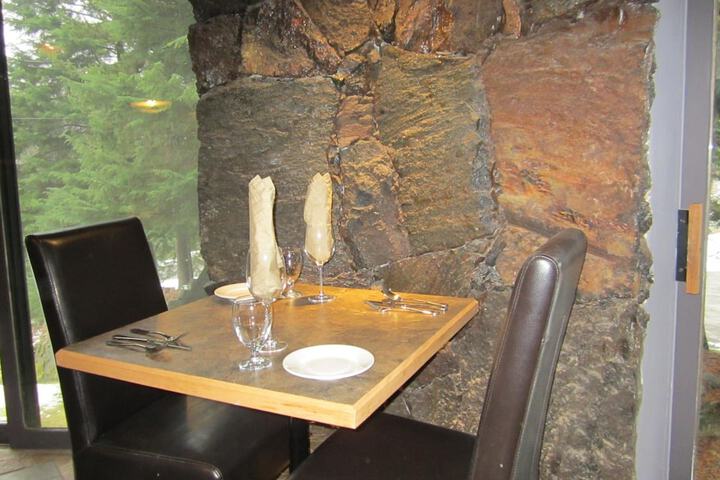 Dining 32 of 37