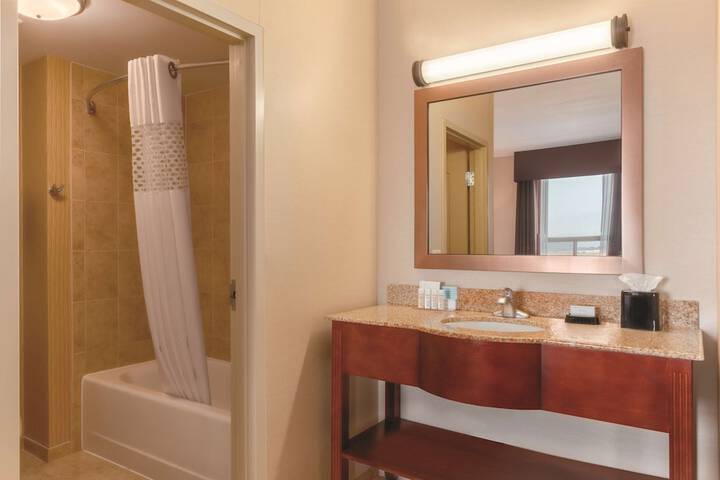 Room 12 of 36