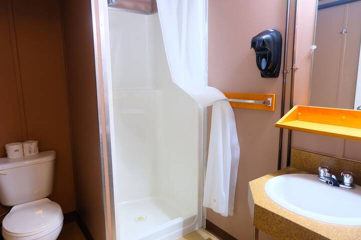 Room 32 of 49