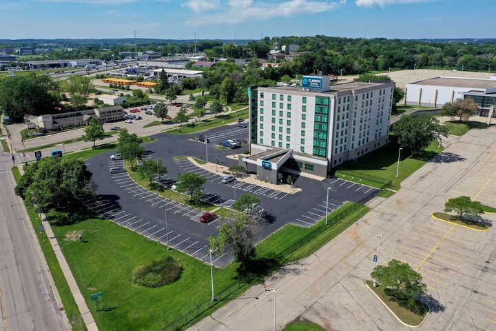 Hotel 7 of 65