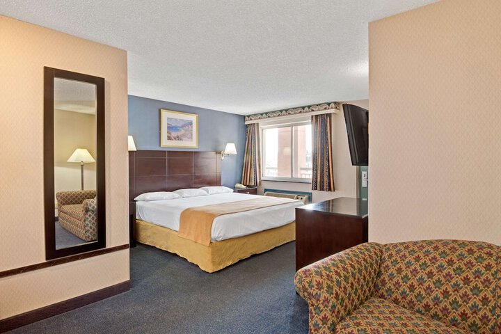 Room 9 of 16