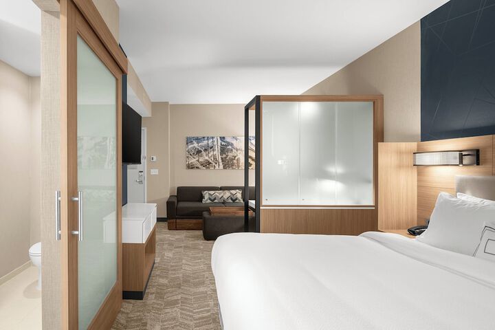 Room 16 of 19