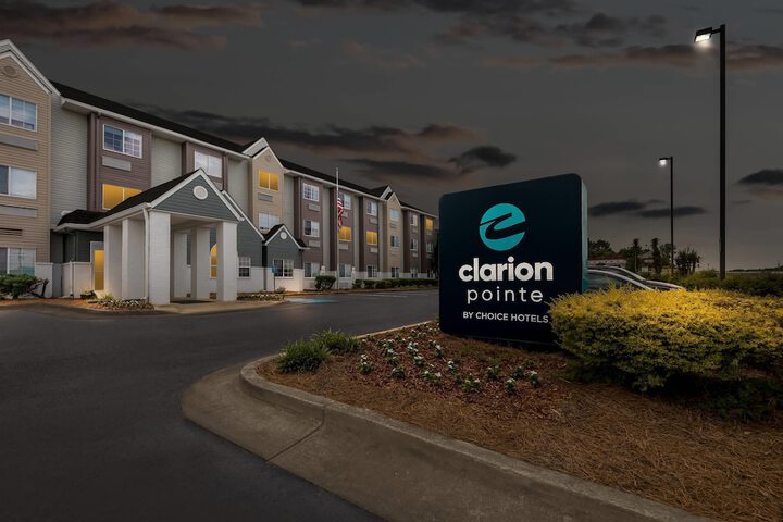 Clarion Pointe Starkville near University