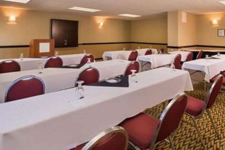 Ramada Plaza Rochester Airport