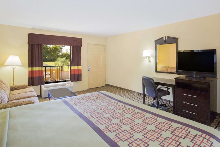 Room 4 of 13