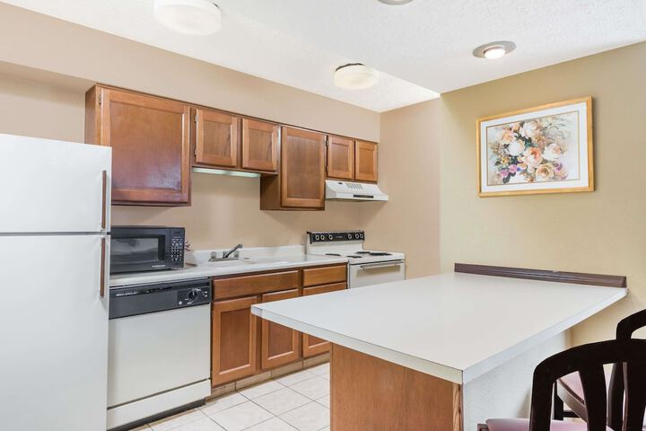 Hawthorn Extended Stay by Wyndham Columbus North