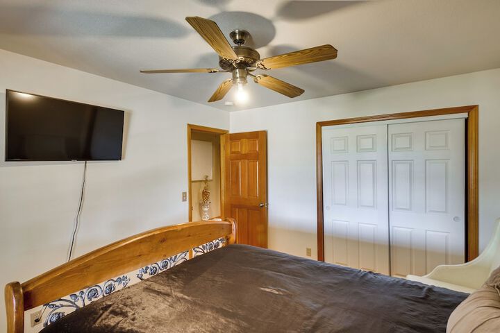 Spacious Lancaster Family Ranch - BBQ & Patio