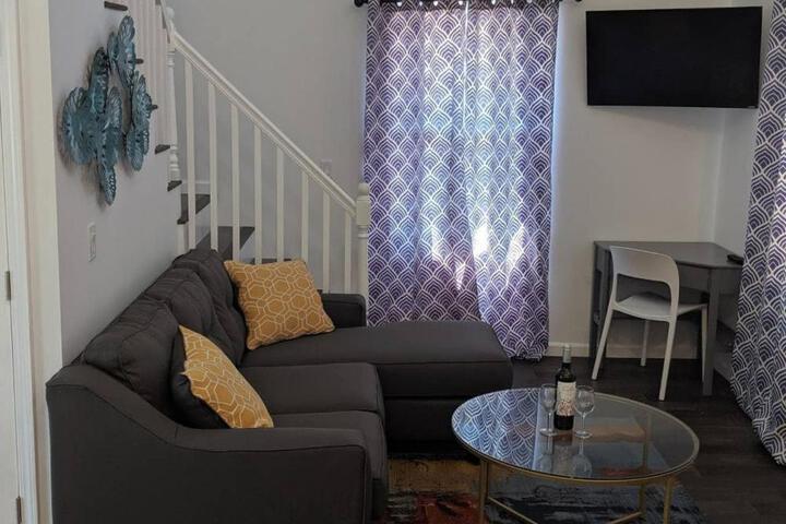 Lux 3 Bd - Perfect & Parking & Massive Patio