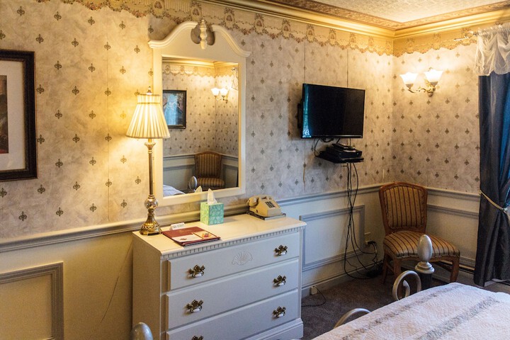 Room 62 of 223
