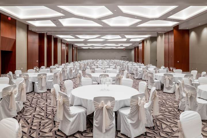 Ballroom/Hall 30 of 35