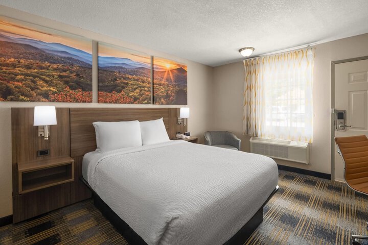 Days Inn by Wyndham Canton