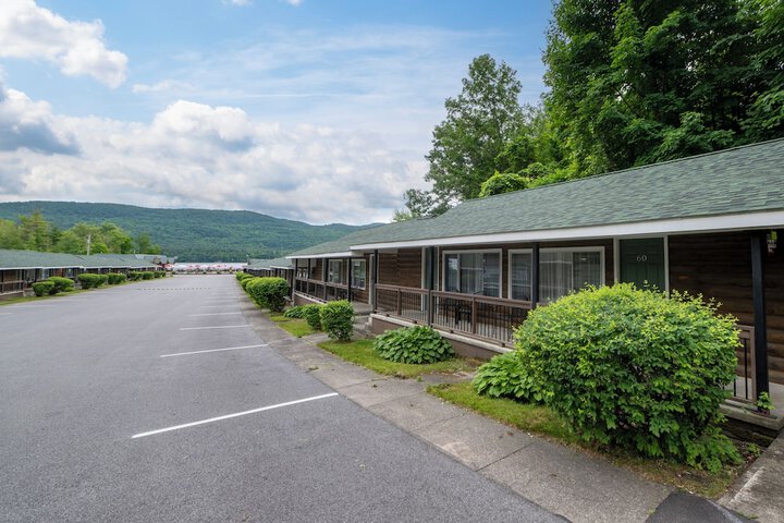 Scottys Lakeside Resort
