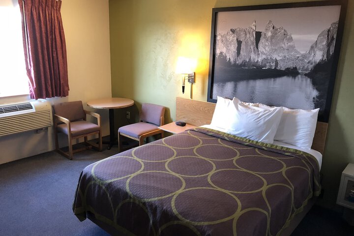 Room 23 of 28