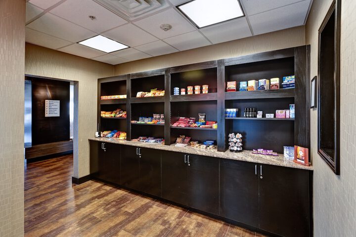 Holiday Inn Express & Suites Wichita Northwest by IHG