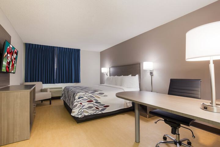 Room 17 of 38