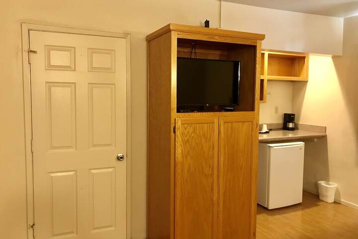 Room 11 of 24