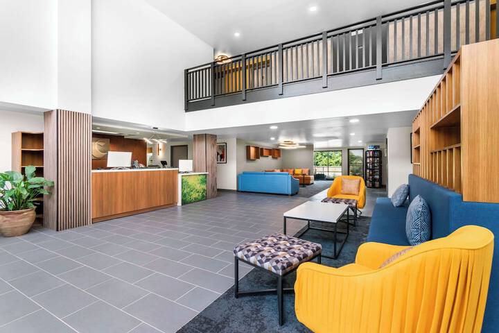 Comfort Inn & Suites York North