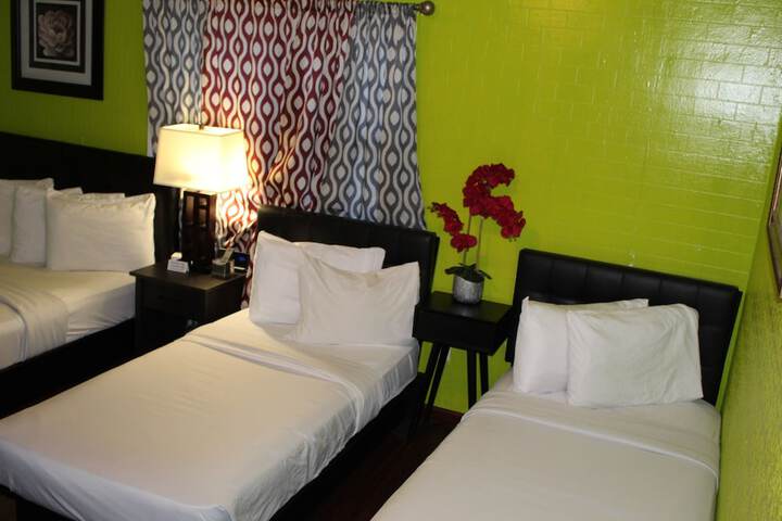 Room 10 of 17