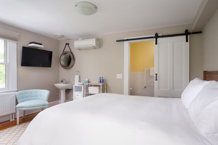 Room 35 of 69