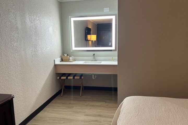 Days Inn by Wyndham Hinesville Near Fort Stewart