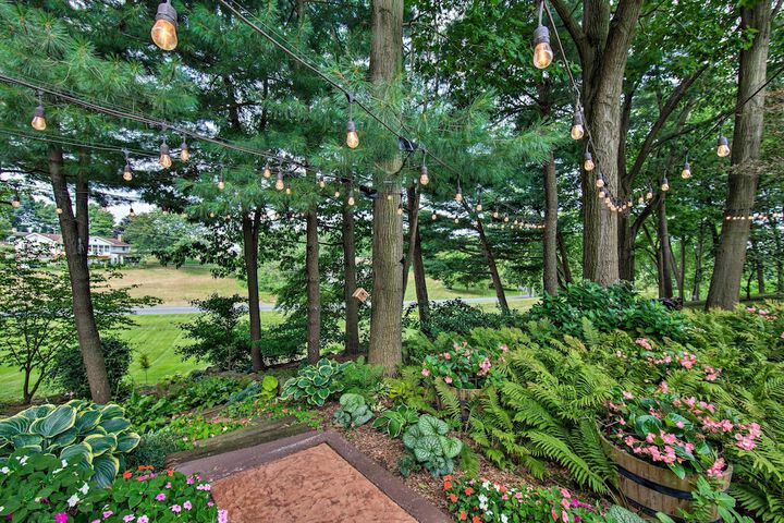 Charming Apartment w / Yard & Beautiful Gardens!