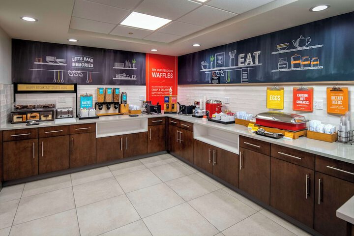 Hampton Inn Long Island / Commack