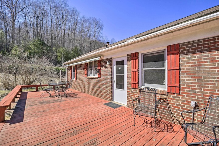 Quaint Creekside Home w / Spacious Deck & Yard