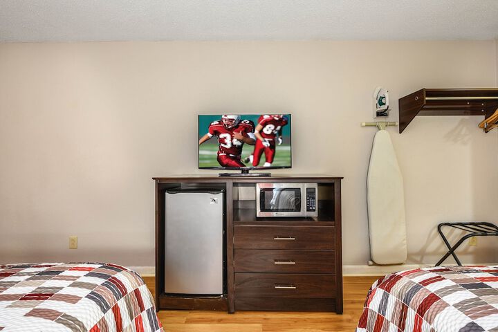 Room 10 of 32