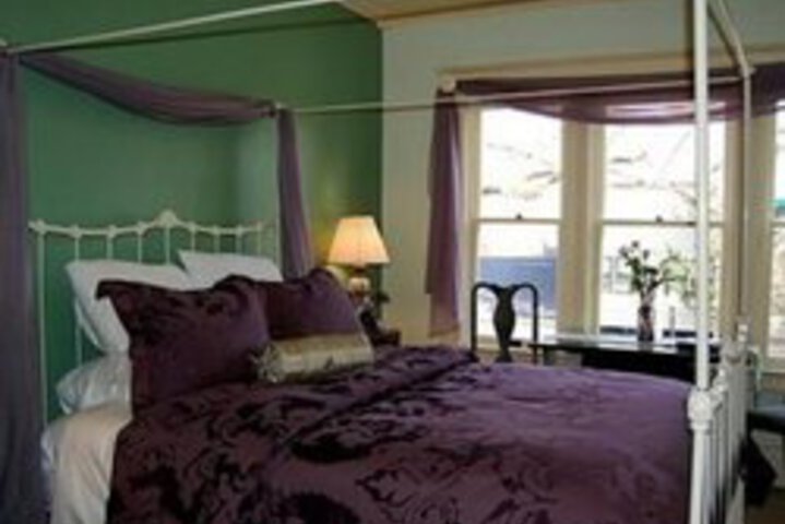 Room 9 of 15