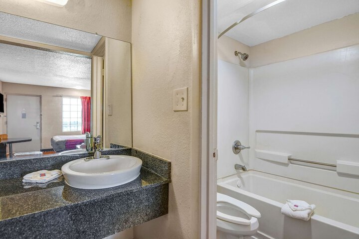 Room 15 of 27