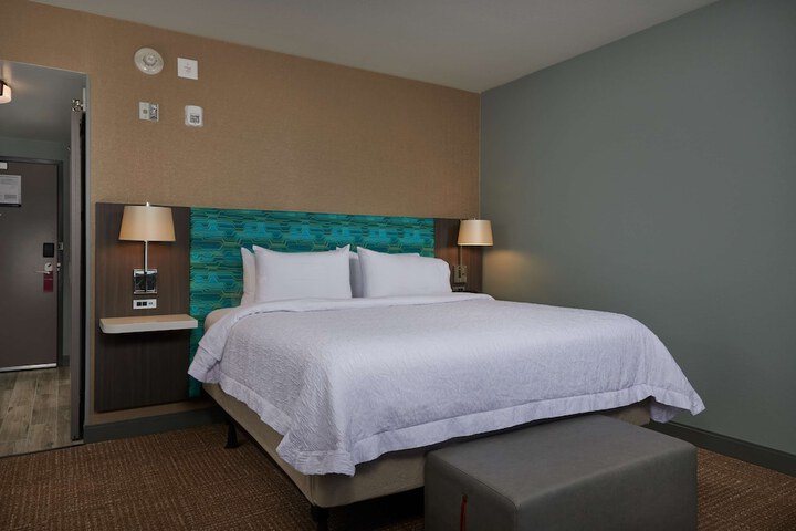 Room 10 of 29
