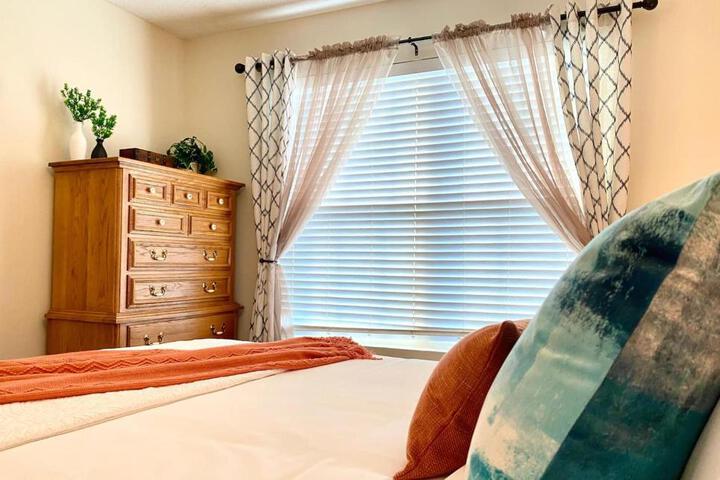 Spacious & comfy home in ultra-convenient location 2025 Traveller Award Winner