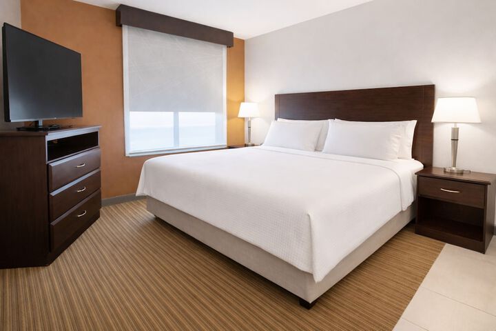 Holiday Inn Express & Suites Winner by IHG