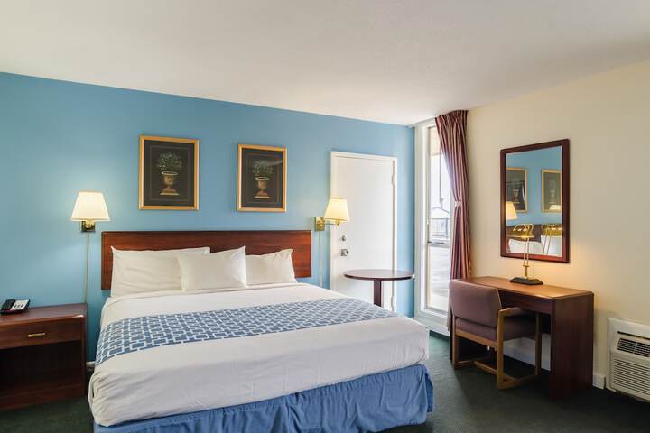 Room 17 of 40
