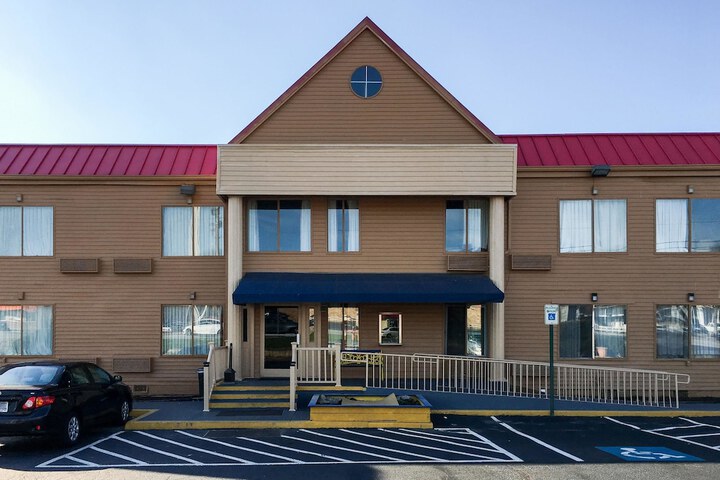 Days Inn by Wyndham Thomson
