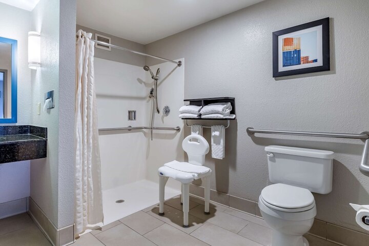 Room 8 of 24