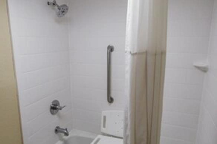 Room 9 of 28